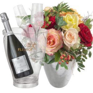 Rosenzauber mit Prosecco Albino Armani DOC (75 cl) inkl. Eiskühler und zwei Flûte-Gläser
