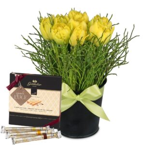 Frühlings-Hit (gesteckt) mit Gottlieber Hüppen und «Good Luck»-Anhänger